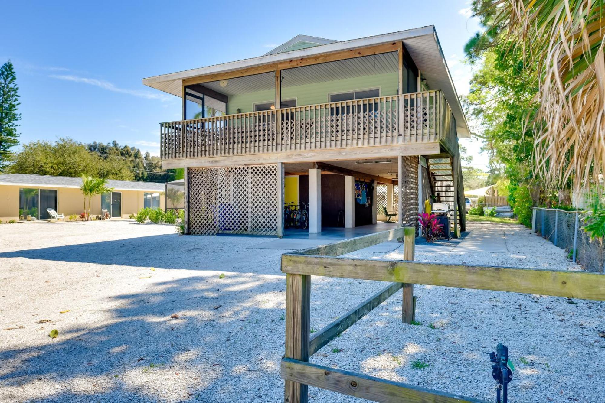 Coastal Oasis With Shared Pool, 2 Mi To Beach! 엥글우드 외부 사진